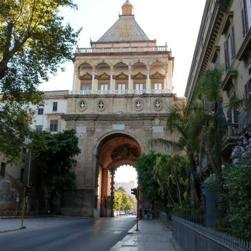 Porta Nuova, Италия