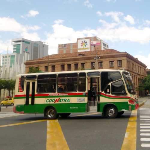 Plaza Cisneros, Колумбия