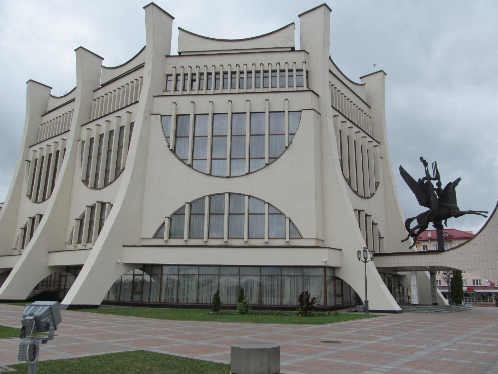 Гродненский драматический театр. Гродно драмтеатр. Областной драматический театр в Гродно. Гродно центр драмтеатр. Борисов город в Белоруссии театр драмы.