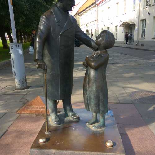 памятник прототипу доктора Айболита, Lithuania