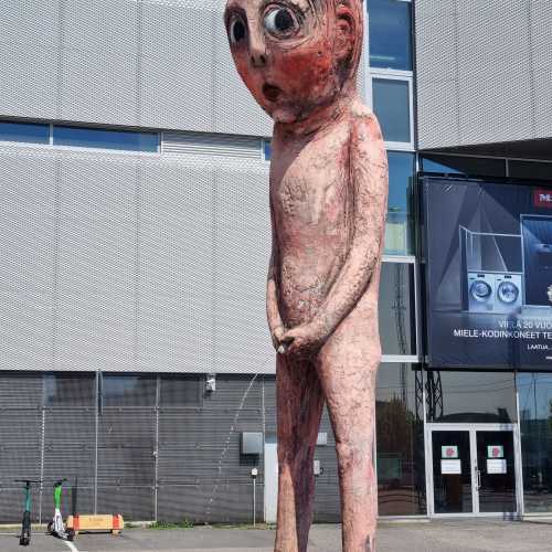 Statue of peeing man, Финляндия