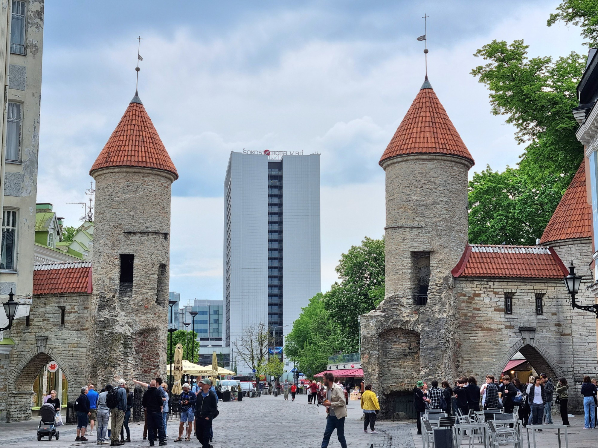 Viru Gate, Эстония