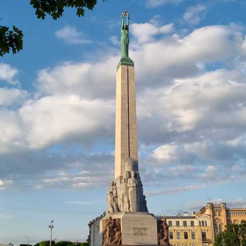 Brīvības piemineklis, Латвия