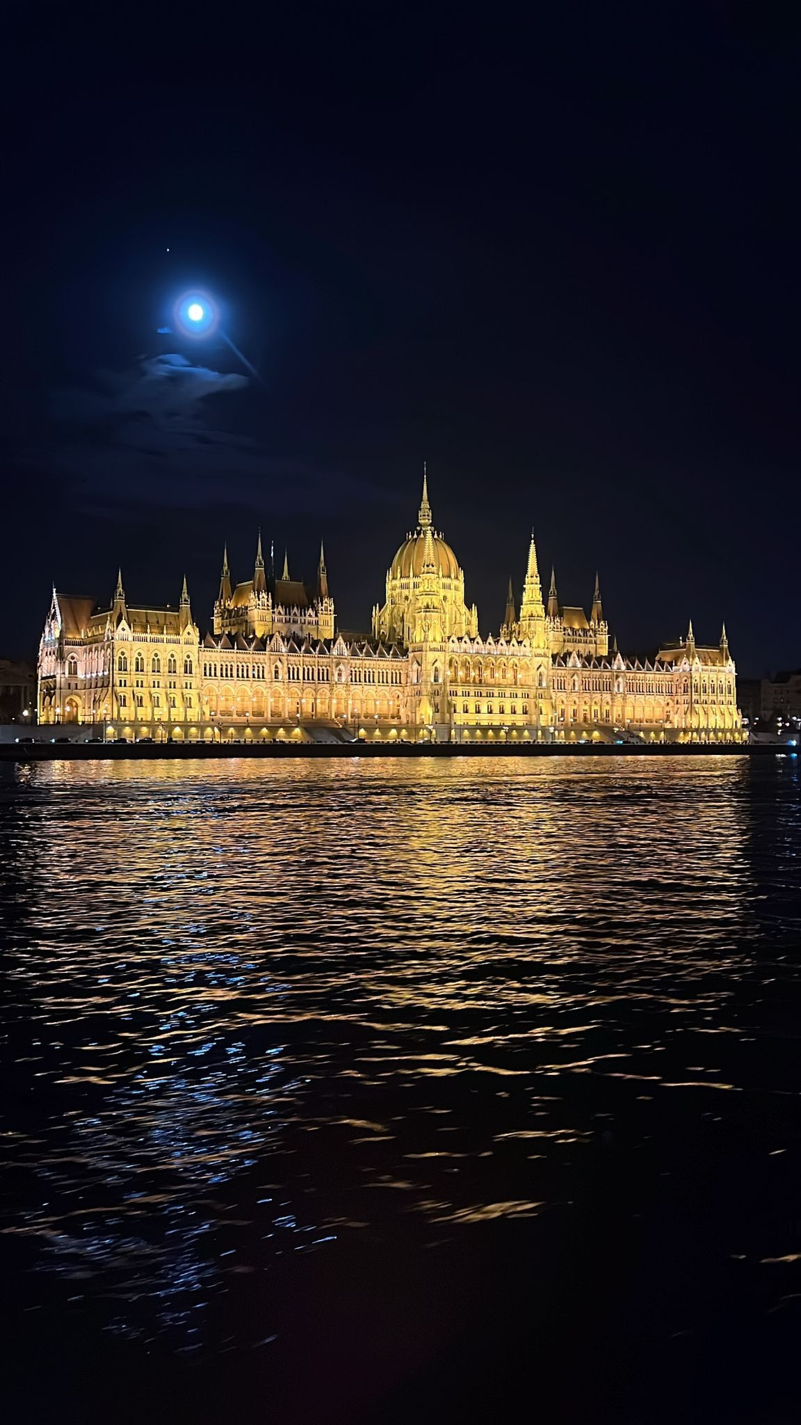 boda castle from the pest side at night by sea 