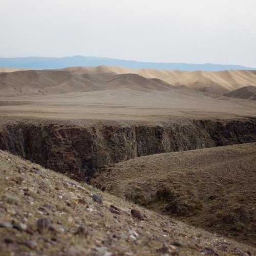 Вид сверху на каньон, Казахстан